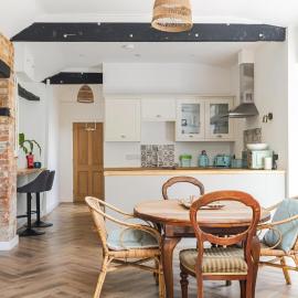 Spacious and Stylish Conversion for 4 people, hotel a Donyatt