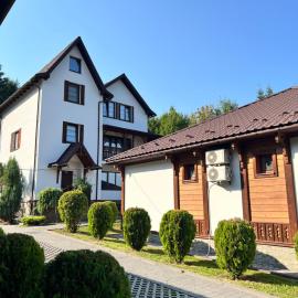 Ворота в Карпати, Hotel in Myhowe