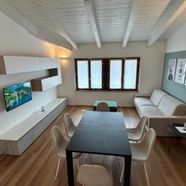 Casa Paolina Apartment - Your Hub between Milan, Como & Lake Como - Accommodates up to 6 guests - Lomazzo, hotel en Lomazzo