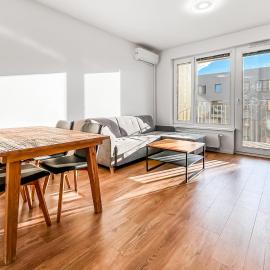 Svetlý apartmán s parkovaním a klimatizáciou v novostavbe: Bratislava şehrinde bir otel