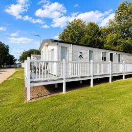 Beautiful Caravan With Decking At Broadland Sands Ref 20372Bs