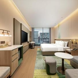 Holiday Inn & Suites Nanchang Bayi Square، فندق في نانتشانغ