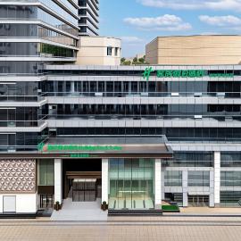 Holiday Inn & Suites Nanchang Bayi Square، فندق في نانتشانغ