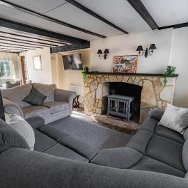 Spacious 4BR Big House in Swansea