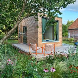 Minimalist Design Cabin mit See- und Wiesenzugang