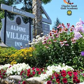 Alpine Village Inn, готель у місті Блоуінг-Рок