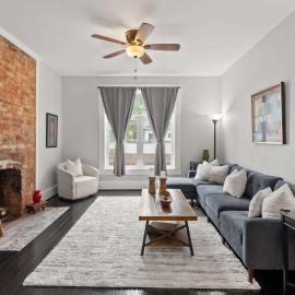 Modern 4BR Home - FirePit & Grill - Sleeps 10