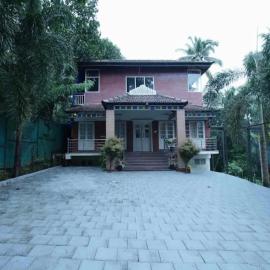 Forrest villa Athirappilly، فندق في Kallana