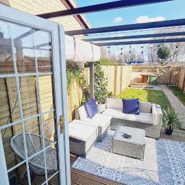 Beautiful 2bedroom house with garden, hotel u Glasgowu
