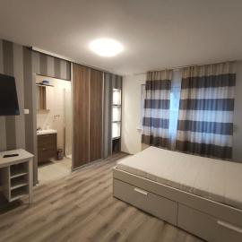 1 Zimmer Apartment mit eigenem Bad & Toilette, хотел в Нидернхаузен
