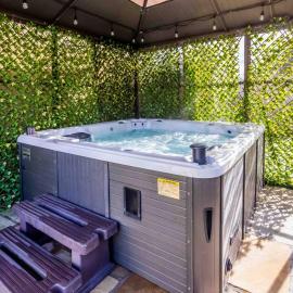 Elderberry Hall Luxury Farmhouse Hot Tub, Sleeps 20,Near Durham, ξενοδοχείο σε Fishburn