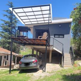 Casa en las sierras de Córdoba con Deck , Parrilla y estacionamiento, hotel a Cavalango