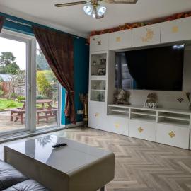 Large Central House close to Heathrow Airport & London city with Parking