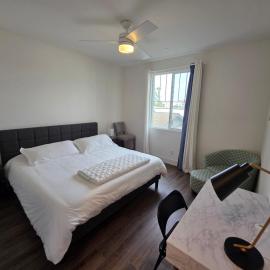 Master Suit 1 with Ensuite Bathroom, Parking 3-min Walk to the Beach & Downtown of Carlsbad