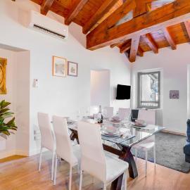 Paul Spacious Central Apart & Garage - Happy Rentals