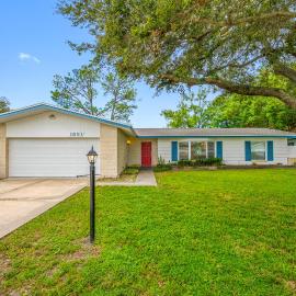 Lovely 3BR 2Bath Fenced Yard Walk to Eagle Lake Park, Hotel in Clearwater