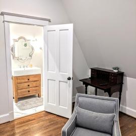 Large Modern Studio Apartment walk to White House