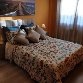 Comfy and Sunny Apartment near Barcelona, hotel em Mollet del Vallès