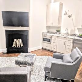 Large Modern Studio Apartment walk to White House