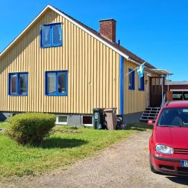 Lakeside family villa near Hassela Ski Resort spacious & cozy, hotel em Hassela
