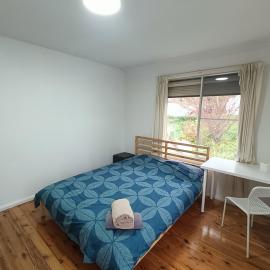 Spacious and Comfortable Room in Convenient Location - E1, Hotel in Epping