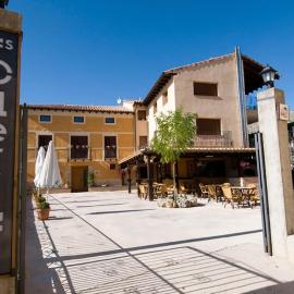 Las Ollerias, hotel u gradu 'Deza'