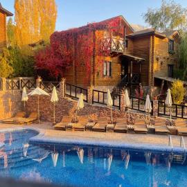 Nebesa Boutique Hotel EZ, хотел в Chimgan