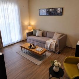 Jafar 10 - Modern 1BR with Balcony & Workspace