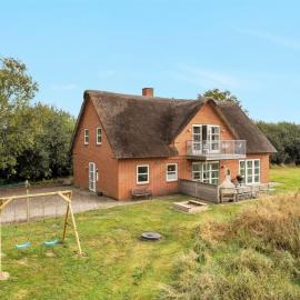 Holiday Home Henrike - 3-3km from the sea by Interhome, hotel em Toftum