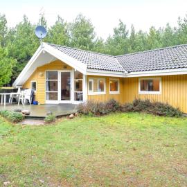 Holiday Home Alaine - 850m from the sea by Interhome, hotel em Mølby