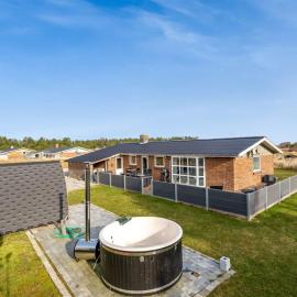 Holiday Home Sissan - 900m from the sea by Interhome, hotel in Ringkøbing