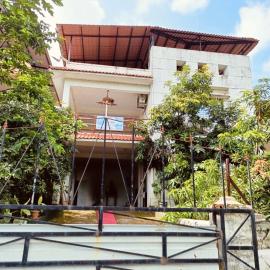 Gods Gift, hotel v destinácii Murbād