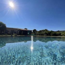 4 bedroom Luxury Villa with Swimming Pool and Lush Gardens Close to City & Beach, hotell sihtkohas Alexandroúpoli