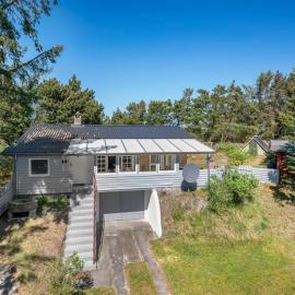 Holiday Home Jonnhild - 700m from the sea by Interhome, hotel u gradu 'Oksbøl'