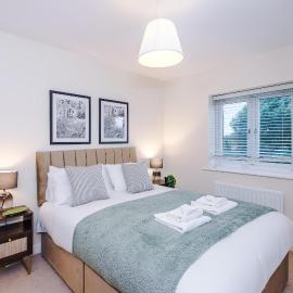 2-Bed Apartment in Manchester - Free Parking
