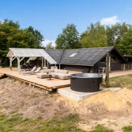 Holiday Home Jantje - 500m to the fjord by Interhome, hotel Spottrup városában