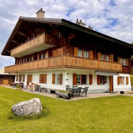 Charming apartment in a Chalet house, отель в городе Аксальп