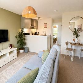Perfectly located between Cheltenham & Gloucester