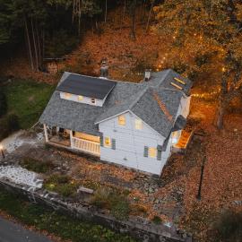 Creek, Sauna, Hot Tub, Fire Pit & Pet-Friendly, hotell sihtkohas Cuddebackville