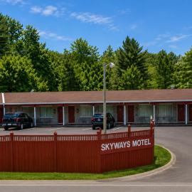 Skyways Motel Muskoka Gravenhurst ON 11
