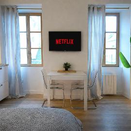 Superbe studio devant la cathédrale