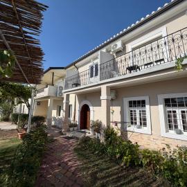 Garden Villa Guni: Kroya şehrinde bir otel