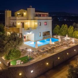 Newly Renovated Villa 4 Seasons with BBQ, private pool, ping pong and football table