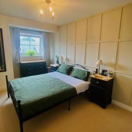Apartment Sleeps 4 with Parking