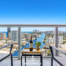 New High-Floor Studio Bay & Private Balcony, hotel di Hallandale Beach