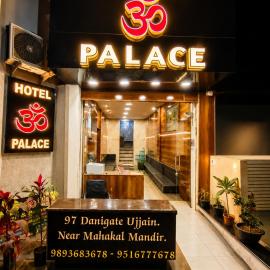 HOTEL OM PALACE NEAR MAHAKALESHWAR TEMPlE, hotel in Ujjain