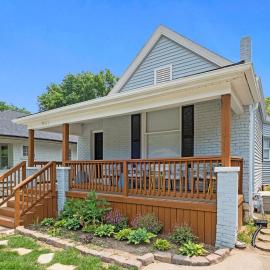 KC Explorer - Walkable 39th St Bungalow Parking