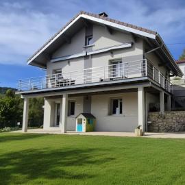 Belle maison avec terrasse panoramique au coeur de Morbier
