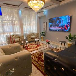 MEDOM Palace Excelsior, Bastos