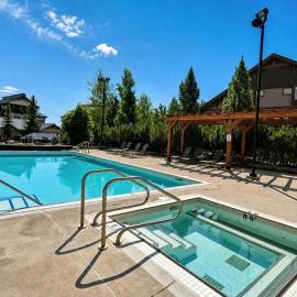Northstar Mountain Village Resort by StayIn, hotel en Kimberley